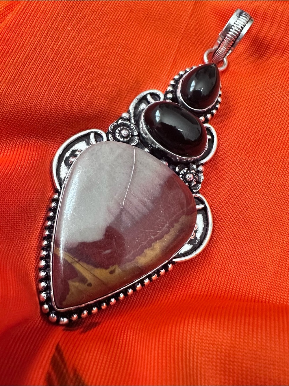 Artisan Red-Brown CARNELIAN AGATE and BLACK AGATE Stone Silver Pendant Necklace